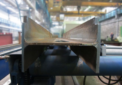 3D dvitėjinių sijų pjovimo robotas