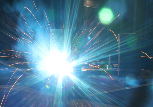 Konvejerių ritinėlių atramų suvirinimo robotas