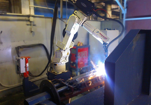 Traktorių korpusinių sijų suvirinimo robotas