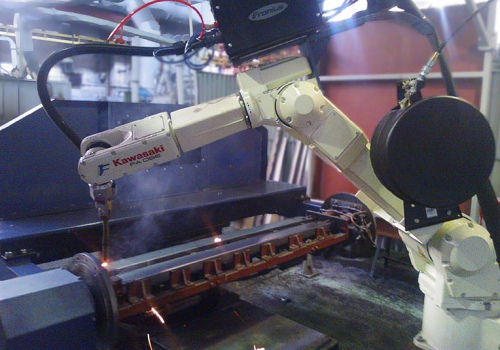 Traktorių korpusinių sijų suvirinimo robotas