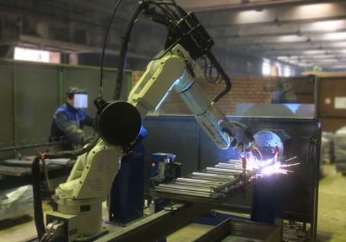 Stelažų suvirinimo robotas