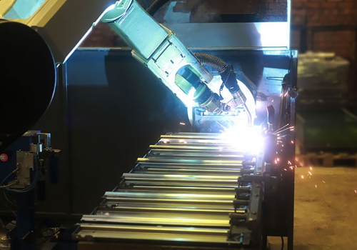 Stelažų suvirinimo robotas