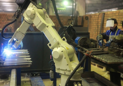 Stelažų suvirinimo robotas