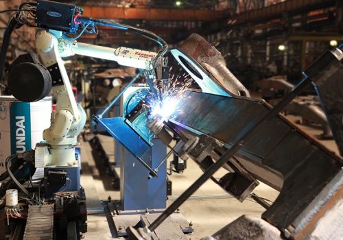 Dyzelinių lokomotyvų šoninių rėmų sienelių suvirinimo robotas