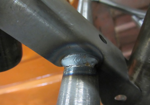 Rogių ir sniego paspirtukų suvirinimo robotas