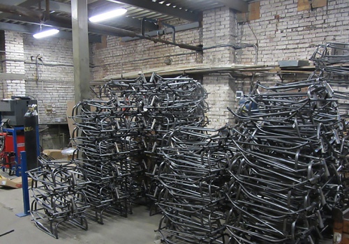 Rogių ir sniego paspirtukų suvirinimo robotas