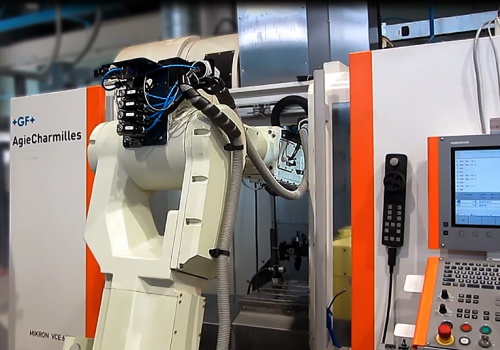 Mechaninio apdirbimo staklių pakrovimo robotas