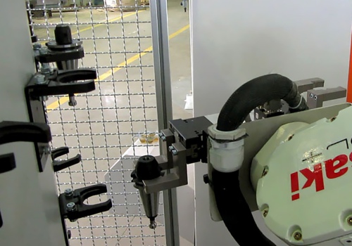 Mechaninio apdirbimo staklių pakrovimo robotas