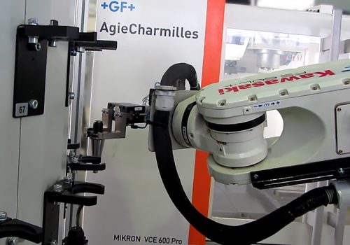 Mechaninio apdirbimo staklių pakrovimo robotas