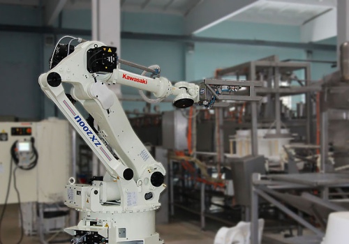 Sūrio formų pakrovimo ir iškrovimo robotas