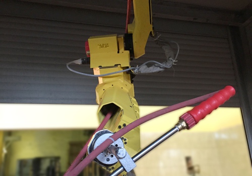 Vagonų ratų porų plovimo robotas