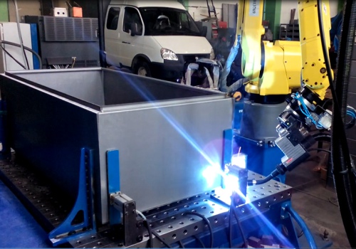 Elektros spintų ir skydų suvirinimo robotas