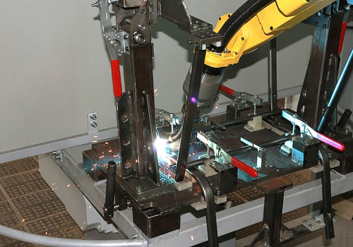 Kėdžių karkasų suvirinimo robotas