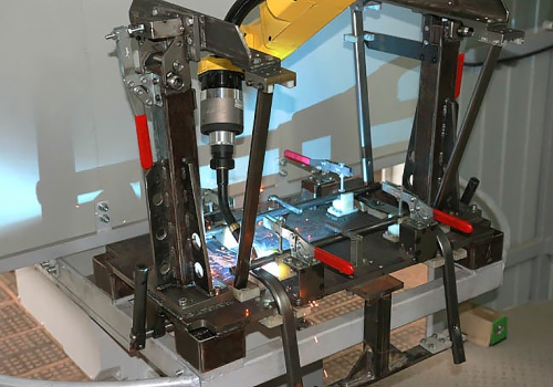 Kėdžių karkasų suvirinimo robotas