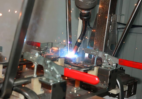 Kėdžių karkasų suvirinimo robotas