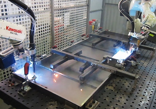 Metalinių durų suvirinimo robotas