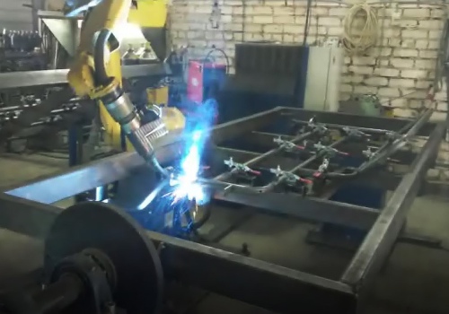 Lovų rėmų suvirinimo robotas