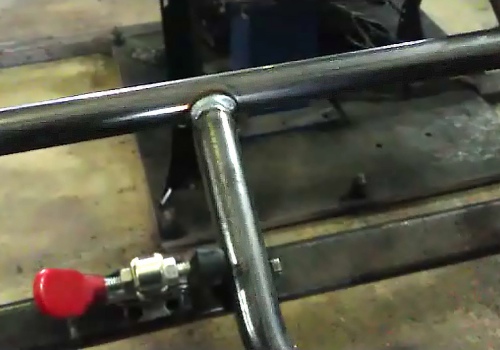 Lovų rėmų suvirinimo robotas