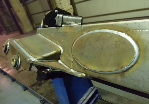 Sukamojo vežimėlio rėmo suvirinimo robotas