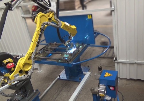 Mokyklinių suolų suvirinimo robotas