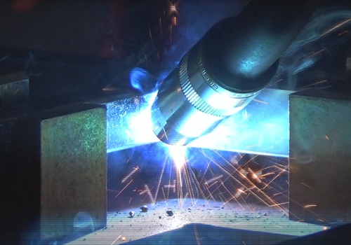 Mokyklinių suolų suvirinimo robotas