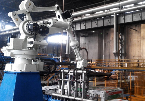 Putplasčio paletavimo robotai