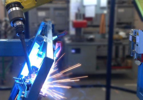 Automobilinių kolektorių suvirinimo robotas