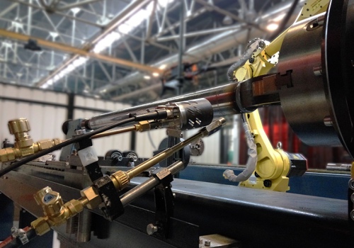 Strypų suvirinimo su kaitinimu robotas