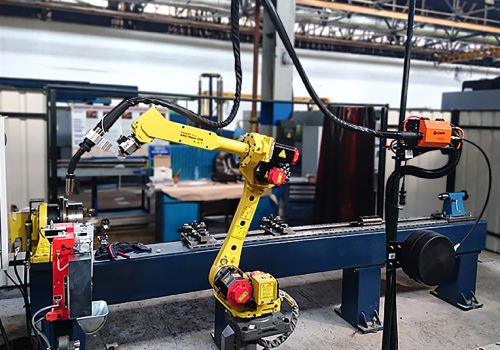 Strypų suvirinimo su kaitinimu robotas