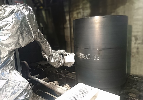 Plieno rulonų žymėjimas robotas