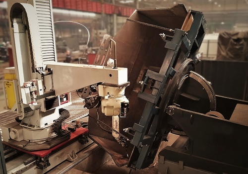 Didelių gabaritų kaušų suvirinimo robotas