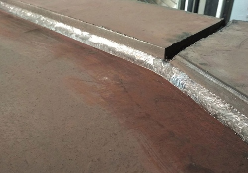 Didelių gabaritų kaušų suvirinimo robotas