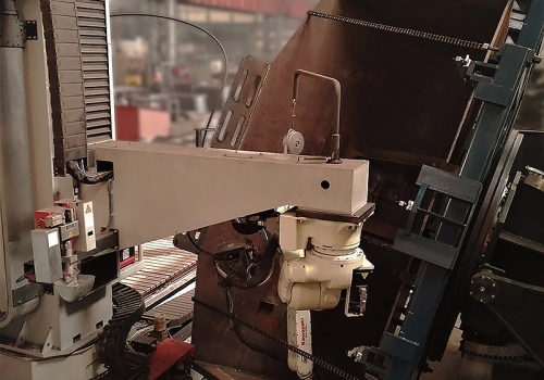 Didelių gabaritų kaušų suvirinimo robotas