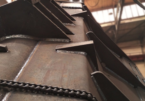 Didelių gabaritų kaušų suvirinimo robotas