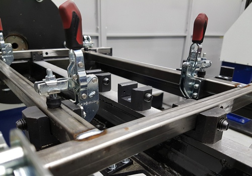 Baldų karkasų suvirinimo robotas