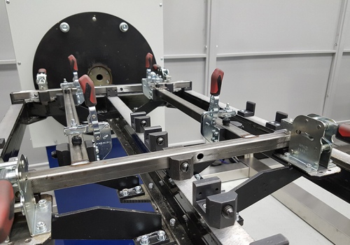 Baldų karkasų suvirinimo robotas