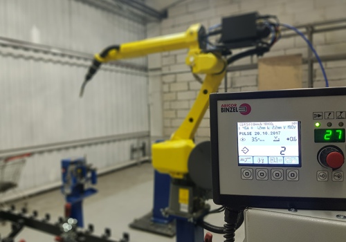 Baldų karkasų suvirinimo robotas