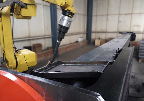 Automobilinių hidraulinių keltuvų suvirinimo robotas