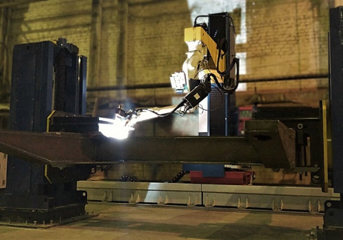 Dyzelinių lokomotyvų vežimėlių rėmų suvirinimo robotas