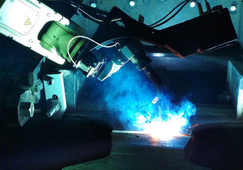 Dyzelinių lokomotyvų vežimėlių rėmų suvirinimo robotas