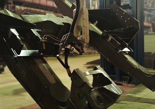 Dyzelinių lokomotyvų vežimėlių rėmų suvirinimo robotas