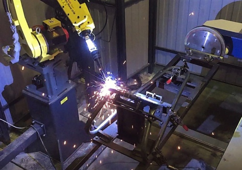 Vežimėlių karkasų suvirinimo robotas