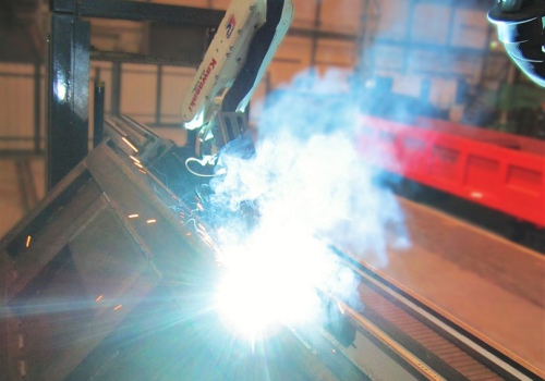 Atvirų vagonų ir vagonečių suvirinimo robotas