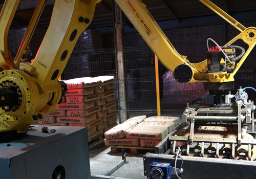 Cemento maišų paletavimo robotas