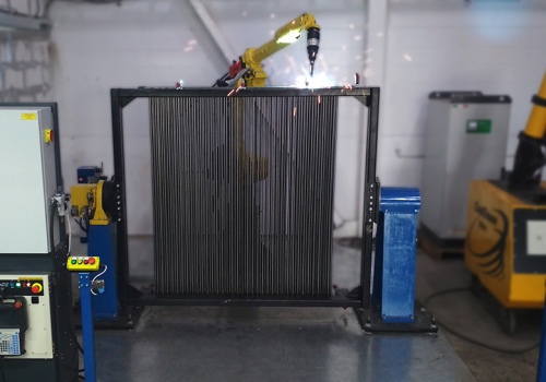 Kaloriferių suvirinimo robotas