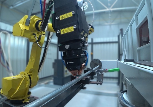 Lazerinio prilydymo su priedu robotas