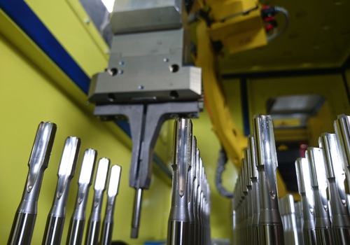 Sriegiklių pakrovimo į stakles robotas