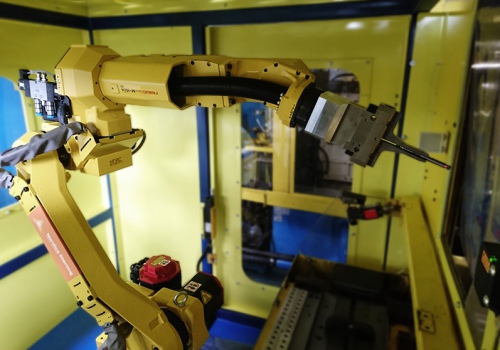 Sriegiklių pakrovimo į stakles robotas