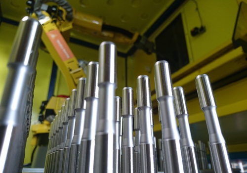 Sriegiklių pakrovimo į stakles robotas