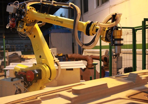 Skydų frezavimo-pjaustymo robotas